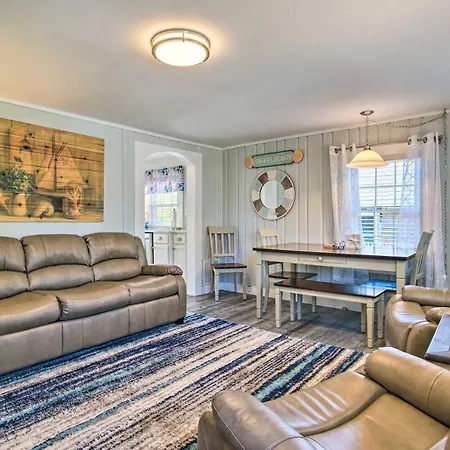 Wareham Cottage With Deck, Walk To Swifts Beach
